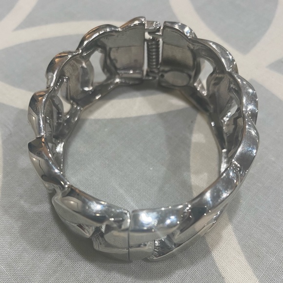 Chain Link Cuff - Picture 3 of 4